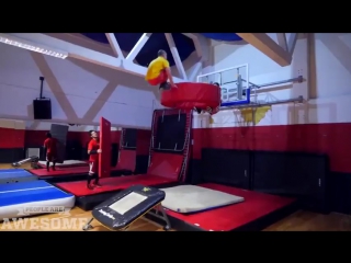 extreme basketball dunk (6 sec)